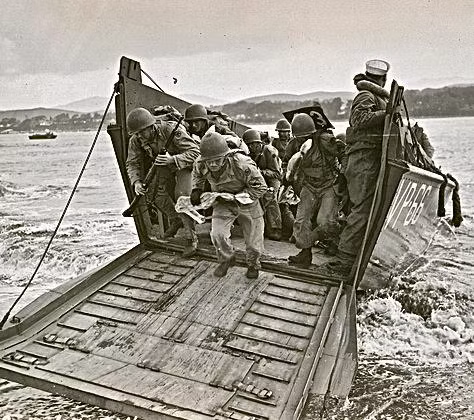 Tuy vậy, nhiều sử gia phải đồng ý rằng, tàu LCVP dù là một phương tiện rất nguy hiểm với quân mình nhưng cũng là một trong những loại phương tiện đóng góp lớn nhất vào chiến thắng của Quân Đồng minh trong Chiến tranh Thế giới thứ hai. Nguồn ảnh: Wiki.