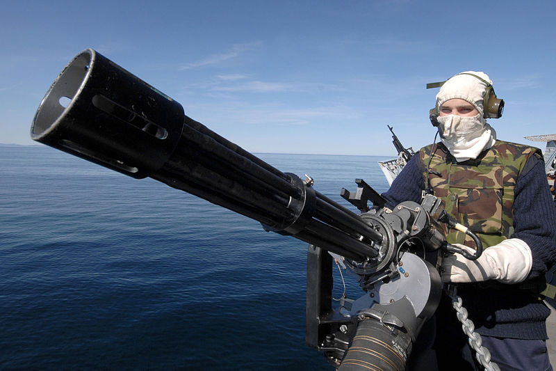 Hỏa lực bảo vệ con tàu "rất đơn giản" với hai bệ pháo 6 nòng 20mm Phalanx, 4 bệ súng máy minigun 7,62mm và hai khẩu pháo 20mm. Nguồn ảnh: Wikipedia