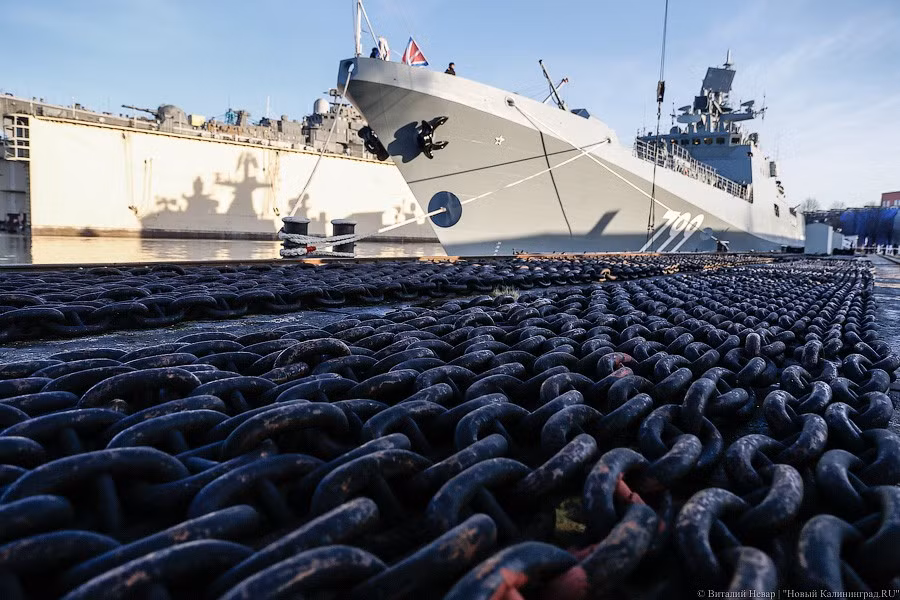 Tàu hộ vệ tên lửa Đô đốc Makarov có chiều dài 124,8 m, rộng 15,2 m, mớn nước 4,2 m, lượng choán nước toàn tải 4.035 tấn. Ảnh: News Kaliningrad.
