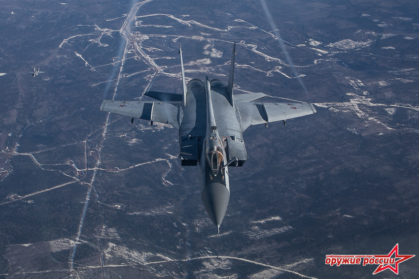 Quá trình huấn luyện tiếp nhiên liệu trên không được Không quân Nga tiến hành thường xuyên để các phi công thuần thục kỹ thuật này. Ảnh: Weapon of Russia.