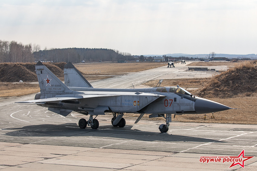 Hiện nay các máy bay chiến đấu của Không quân Nga đều được trang bị tính năng tiếp nhiên liệu trên không, bao gồm tiêm kích đánh chặn MiG-31, tiêm kích đánh chặn siêu âm có hành trình bay nhanh nhất thế giới. Ảnh: Weapon of Russia.