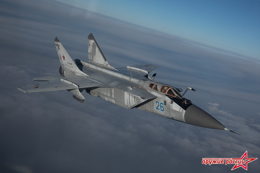 MiG-31 là máy bay đánh chặn nhanh nhất thế giới, một di sản điển hình từ thời Chiến tranh Lạnh. Nó được thiết kế để nhắm vào các máy bay ít cơ động của NATO như máy bay cảnh báo sớm, tiếp dầu. Ảnh: Weapon of Russia.
