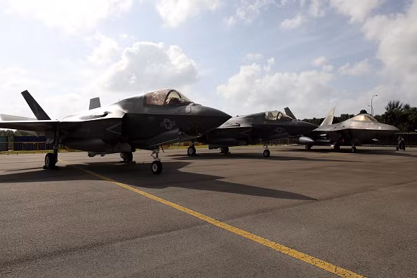 Mỹ mang tiêm kích F-35B, chiến đấu cơ tiên tiến nhất của nước này đến Singapore Airshow 2018 nhằm tìm kiếm cơ hội xuất khẩu mới. Không quân Singapore đang xem xét mua tiêm kích tàng hình để nâng cao sức mạnh. Ảnh: Yahoo News
