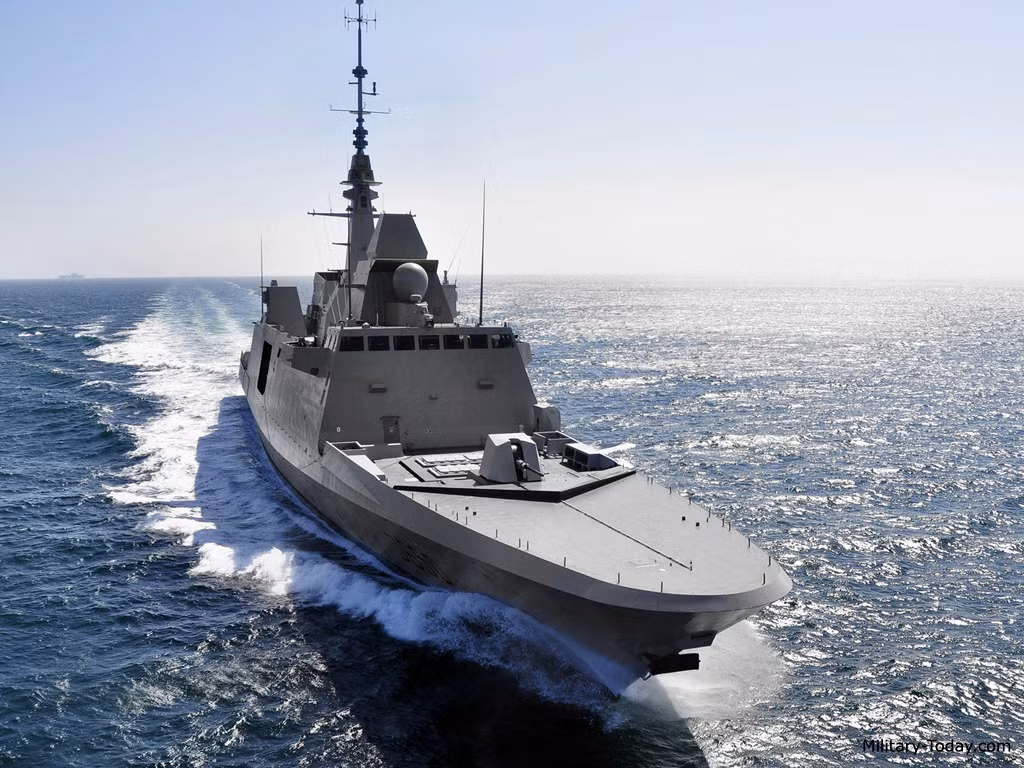 Đứng vị trí thứ 5 là lớp tàu Aquitaine của Pháp có lượng giãn nước 6.000 tấn, sở hữu thiết kế tàng hình hoàn hảo hơn mọi tàu chiến Nga và thế giới hiện nay. Đáng tiếc, hỏa lực không tương xứng của nó khiến Aquitaine không giành được thứ hạng cao. Tuy được trang bị hệ thống tên lửa hành trình đối đất SCALP có tầm bắn đến 1.000km, nhưng nó thiếu hệ thống phòng không và tên lửa hành trình chống hạm tầm xa. Nguồn ảnh: Military-Today