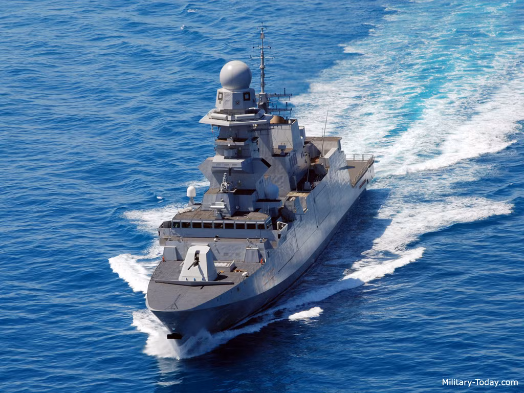 Sở hữu chung thiết kế với tàu chiến Pháp, chiếc Carlo Bergamini của Italy đứng vị trí thứ 6 vì thua kém ở khả năng tấn công đối đất. Dù rằng hệ thống phòng không mạnh hơn với tên lửa Aster 30 có tầm bắn 120km, tuy nhiên khả năng chống hạm, săn ngầm của Carlo Bergamini còn "quá tầm thường". Nguồn ảnh: Military-Today