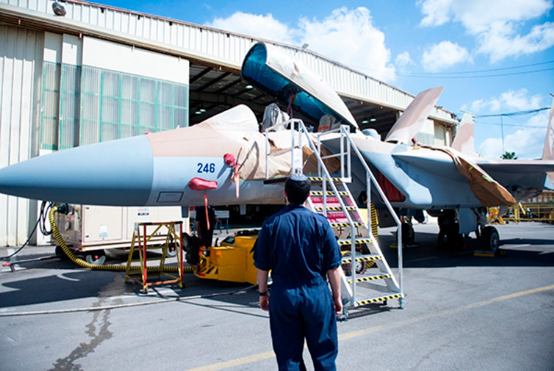 F-15 và F-16 của Israel được đánh giá ngang ngửa, thậm chí vượt bản gốc của Mỹ ở một số tính năng. Điều khiến chúng trở nên đặc biệt là nhờ những nâng cấp về hệ thống điện tử do Israel phát triển. Ảnh: Oleggranovsky.livejournal.