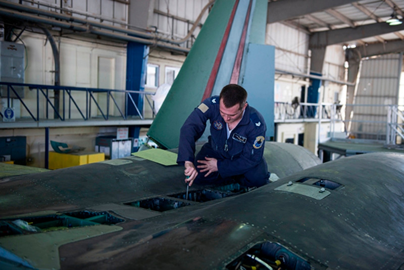 Mỗi công đoạn đều được kiểm tra rất nghiêm ngặt để đảm bảo máy bay sau nâng cấp đạt hiệu suất chiến đấu cao nhất. Ảnh: Oleggranovsky.livejournal.