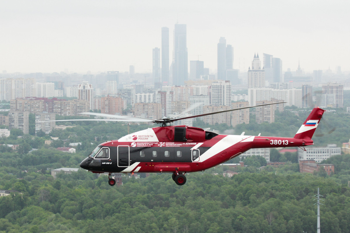 Mi-38T sẽ lấp đầy khoảng trống giữa trực thăng vận tải Mi-8 và gã khổng lồ Mi-26, giúp tăng cường năng lực vận tải đường không chiến thuật cho quân đội Nga. Ảnh: 50skyshades.