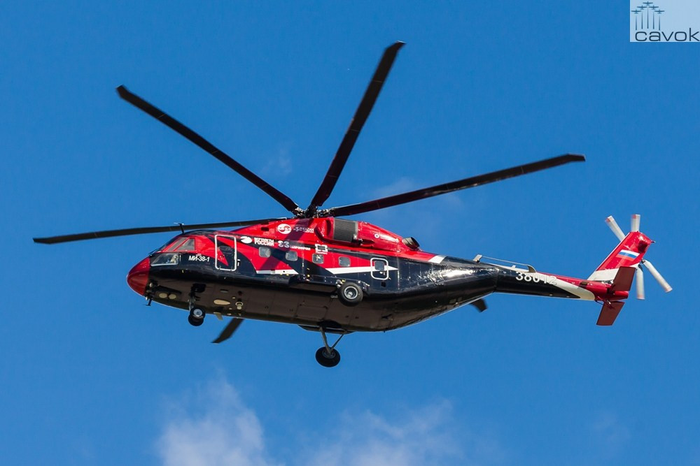 Mi-38 có thể chở theo 30 hành khách, hoặc 6 tấn hàng hóa bên trong và 7 tấn treo bên ngoài. Nó được trang bị 2 động cơ Klimov TV7-117V công suất 2.800 mã lực/chiếc, tốc độ tối đa 300 km/h, tốc độ hành trình 285 km/h, phạm vi hoạt động 660 km, 1.200 km với thùng nhiên liệu phụ mang theo bên ngoài. Ảnh: Cavok.