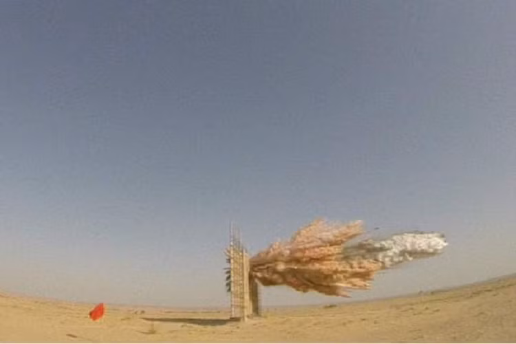 Tấn công chính xác mục tiêu, nhiều khả năng tên lửa thử nghiệm đã không được trang bị đầu đạn để giảm bớt sức công phá của vụ nổ. Nguồn ảnh: Elite Predators.