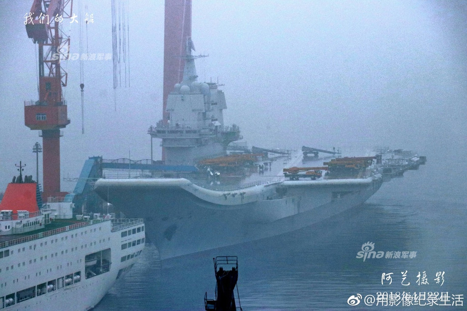 Theo tờ SCMP cho biết tàu sân bay nội địa đầu tiên Type-001A của Trung Quốc sẽ tiến hành thử nghiệm trên biển vào tuần này. Đợt thử nghiệm đầu tiên trùng với lễ kỷ niệm 69 năm thành lập Hải quân giải phóng nhân dân Trung Quốc. Ảnh: Sina.