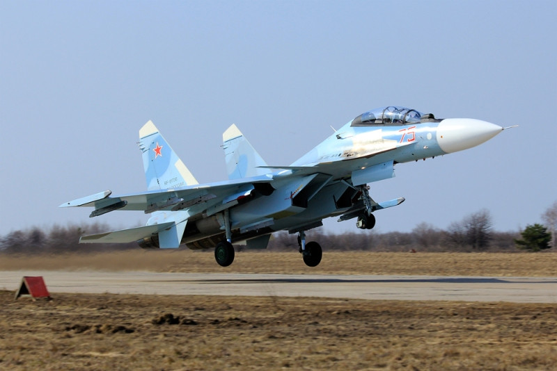 Các phi công tham gia bay biểu diễn năm nay đều là những người dày dạn kinh nghiệm. Họ là những người xuất sắc trong các đơn vị của Không quân Nga. Ảnh: Arms of Russia.