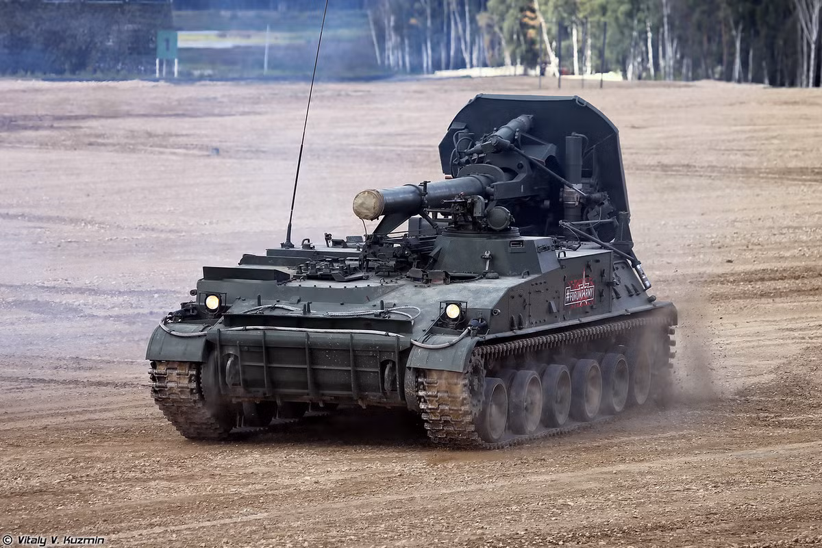 "Ông lão" thứ 2 hồi sinh khiến thế giới phương Tây phải khiếp sợ là 2S4 Tyulpan - khẩu pháo cối tự hành lớn nhất từng được chế tạo ở nước Nga. Nguồn ảnh: Vitaly-Kuzmin