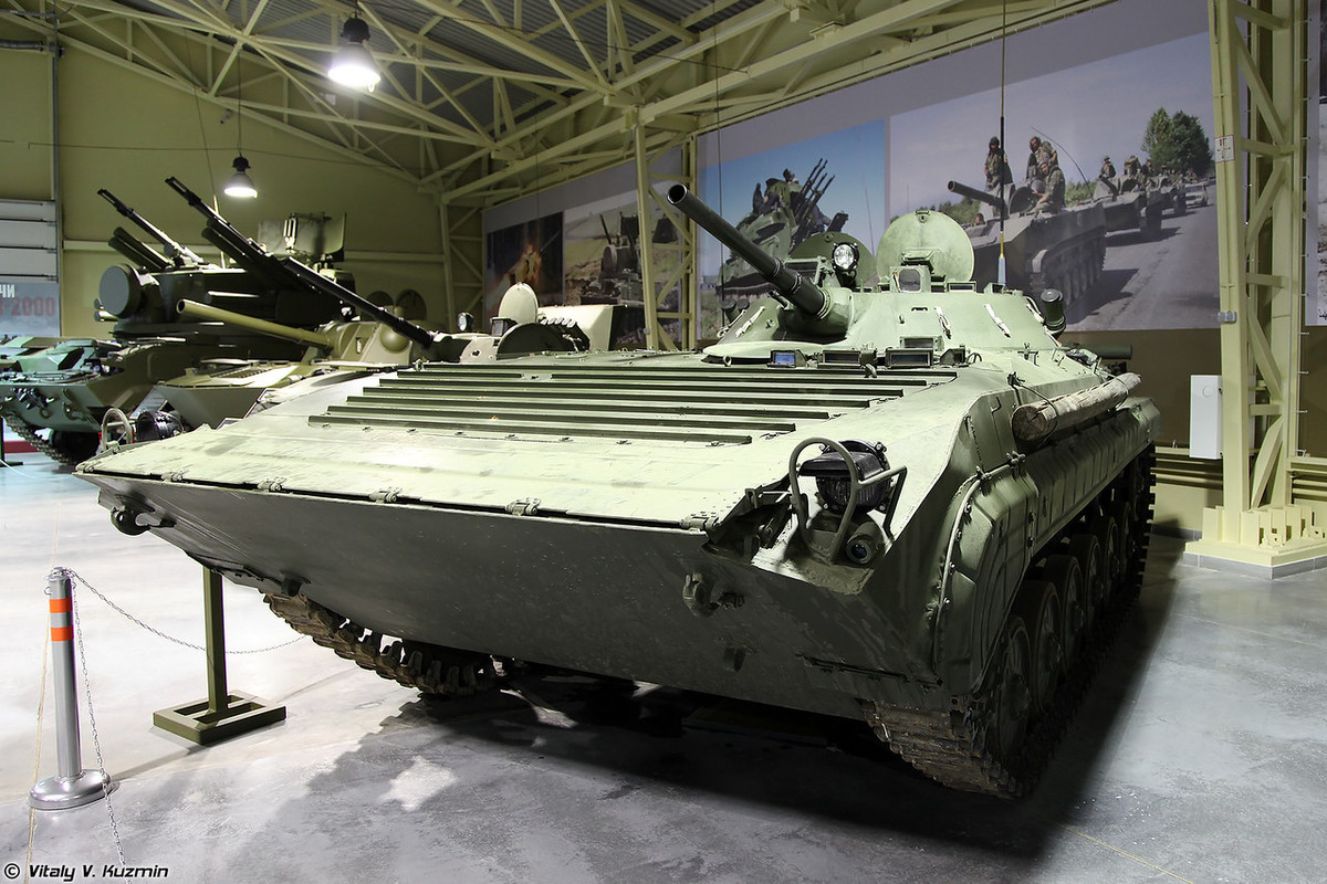 Xe chiến đấu bộ binh BMP-1. Hỏa lực mạnh là một trong những ưu điểm của loại xe thiết giáp này. Tuy vậy, bọc giáp yếu là nhược điểm lớn của phương tiện chiến đấu bọc thép này. Ảnh: Vitaly V.Kuzmin.