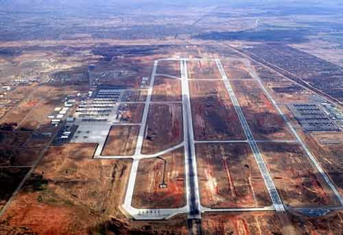 Điều đặc biệt của sân bay Phan Rang đó là nó được xây dựng bởi Quân đội Đế Quốc Nhật Bản, được sử dụng trong cuộc chiến tranh Đông Dương và bỏ hoang từ năm 1954. Tới năm 1965, Mỹ sửa sang lại sân bay này và sau đó cùng được sử dụng bởi Không quân Mỹ và quân đội ngụy Sài gòn. Nguồn ảnh: STS.