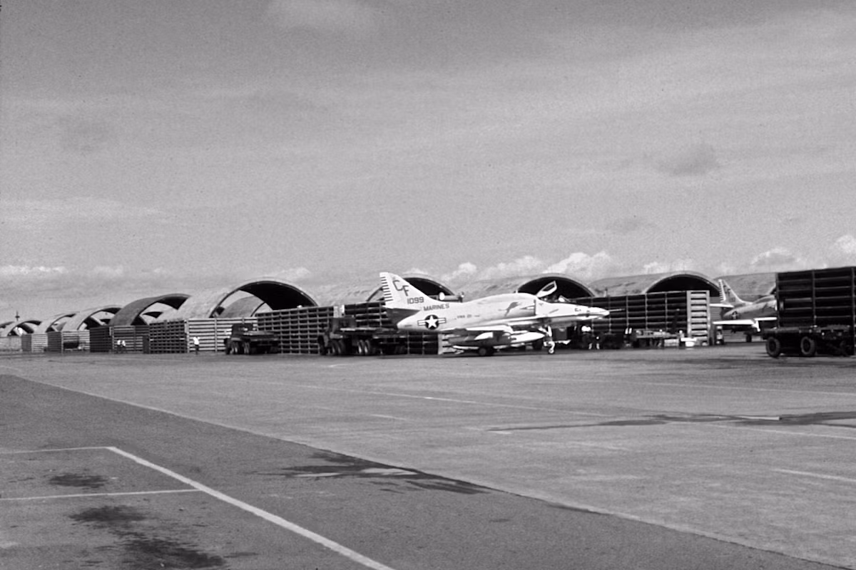 Được quân đội Mỹ sử dụng từ năm 1961 tới năm 1973, đây là một trong các sân bay chính của lực lượng không quân thuộc Không quân Mỹ, Không quân Hải quân và Không quân Thủy quân Lục chiến. Nguồn ảnh: Memoir.