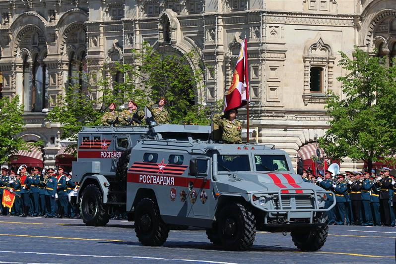 Vệ binh Quốc gia Nga đã được trang bị robot phá mìn điều khiển từ xa Uran-6 để đảm bảo an toàn cho binh lính trong quá trình làm nhiệm vụ. Ảnh: Arms Expo.