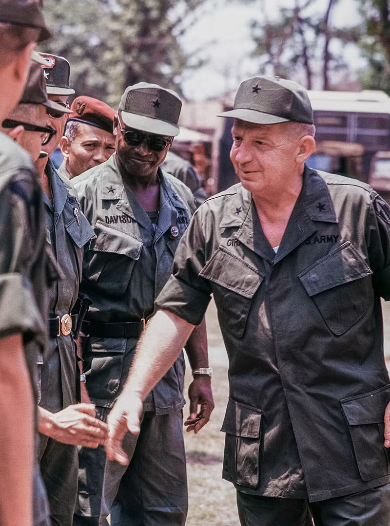 Chuẩn tướng Charles J. Girard - Tư lệnh trưởng bộ tư lệnh chỉ huy viện trợ quân sự cho chính quyền ngụy Sài Gòn, đột ngột qua đời ngày 17/1/1970 ở tuổi 52. Ông là một trong những tướng Mỹ có cấp hàm cao nhất qua đời trong cuộc chiến tranh này. Nguồn ảnh: Home.