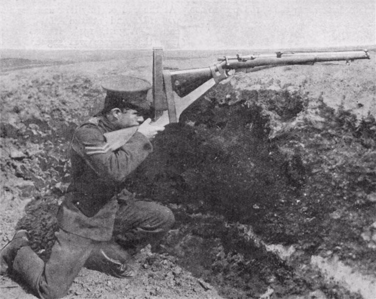 Một vài thiết kế kỳ lạ của các khẩu súng bắn tỉa cũng cho phép xạ thủ bắn mà không cần phải thò đầu ra ngoài chiến hào. Nguồn ảnh: WWII.