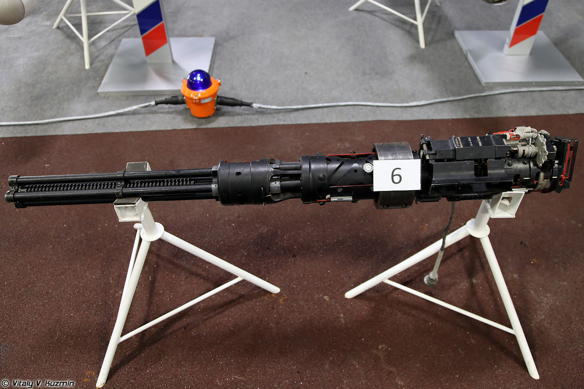 Súng máy hạng nặng YakB-12,7 mm. Nó là loại súng nòng xoay gồm 4 nòng cỡ đạn 12,7x108 mm. Súng được chế tạo để lắp trên trực thăng tấn công Mi-24 mà một số phương tiện bọc thép khác. Ảnh: Vitaly V.Kuzmin.