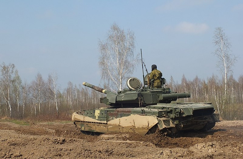 Do vậy, họ đã quyết định đổ vấy tội lỗi cho các binh sĩ “tội nghiệp”. Tuy nhiên, lý do xem ra “nực cười”, bởi với cuộc thi như vậy rõ ràng Quân đội Ukraine phải tuyển chọn kíp lái chuyên nghiệp giỏi nhất tham gia đua tài. Thế mà bây giờ BQP Ukraine bảo rằng các binh sĩ kém kinh nghiệm thì chẳng khác nào “tự vả vào mặt mình”, gián tiếp thừa nhận họ có vấn đề ngay từ khâu chọn người, chưa nói tới khí tài. Nguồn ảnh: Wikipedia