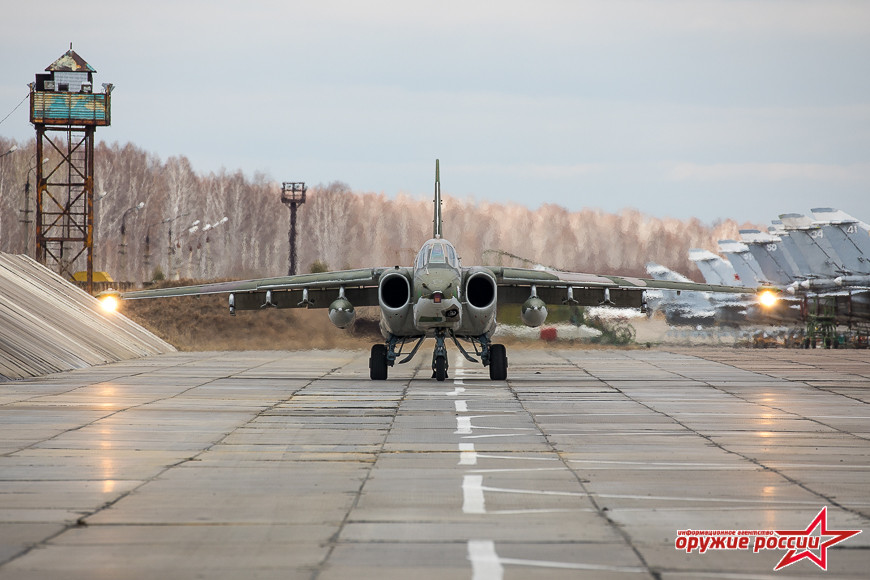 Trong số các máy bay đang hoạt động của Không quân Nga, Su-25 có ngoại hình "khá xấu" nhưng điều đó không làm ảnh hưởng đến đặc tính kỹ chiến thuật của máy bay. Ảnh: Arms of Russian.