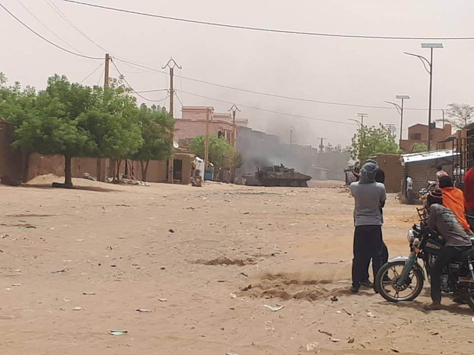 Đồng thời vị này cũng cho biết thêm rằng vụ tấn công được thực hiện bằng xe bom nhắm vào đoàn xe thiết giáp VBCI của binh sĩ Pháp. Nguồn ảnh: Defence Blog