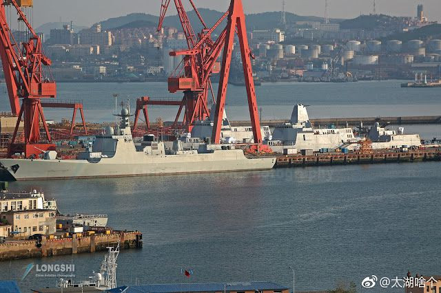 Các tàu chiến đang được hoàn thiện tại nhà máy đóng tàu Đại Liên. Ảnh: Longshi. Các tàu chiến đang được hoàn thiện tại nhà máy đóng tàu Đại Liên. Ảnh: Longshi.
