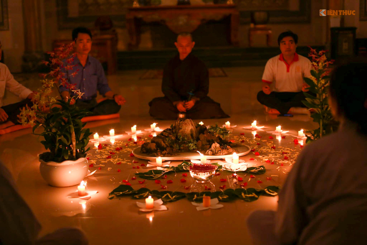 Gia đình, công việc, xã hội, bạn bè và rất nhiều thứ khác khiến mỗi người chúng ta trở nên căng cứng, nhiều khi chúng ta phải gồng mình để chống chọi với chúng. Nó làm cho chúng ta trở nên dễ cáu gắt, làm việc không hiệu quả, xử lý các mối quan hệ thiếu khôn khéo. Ảnh: Trung Hiếu.