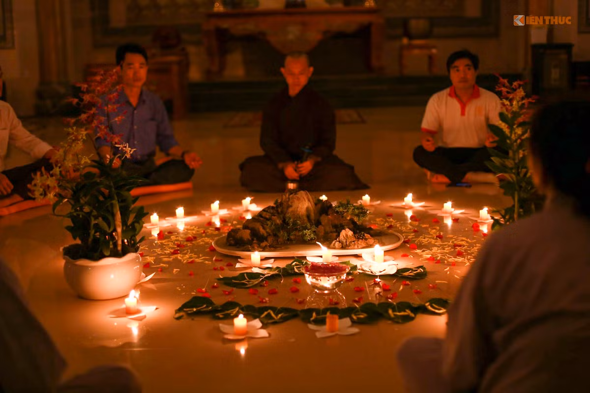 Gia đình, công việc, xã hội, bạn bè và rất nhiều thứ khác khiến mỗi người chúng ta trở nên căng cứng, nhiều khi chúng ta phải gồng mình để chống chọi với chúng. Nó làm cho chúng ta trở nên dễ cáu gắt, làm việc không hiệu quả, xử lý các mối quan hệ thiếu khôn khéo. Ảnh: Trung Hiếu.