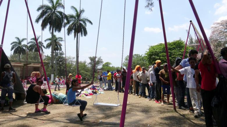 Một diễn biến liên quan khác, Tổng thống Mỹ Trump đã tuyên bố sẵn sàng triển khai quân đội đến sát khu vực biên giới với Mexico nếu México không kiểm soát được đoàn người di cư. Ảnh: Reuters.