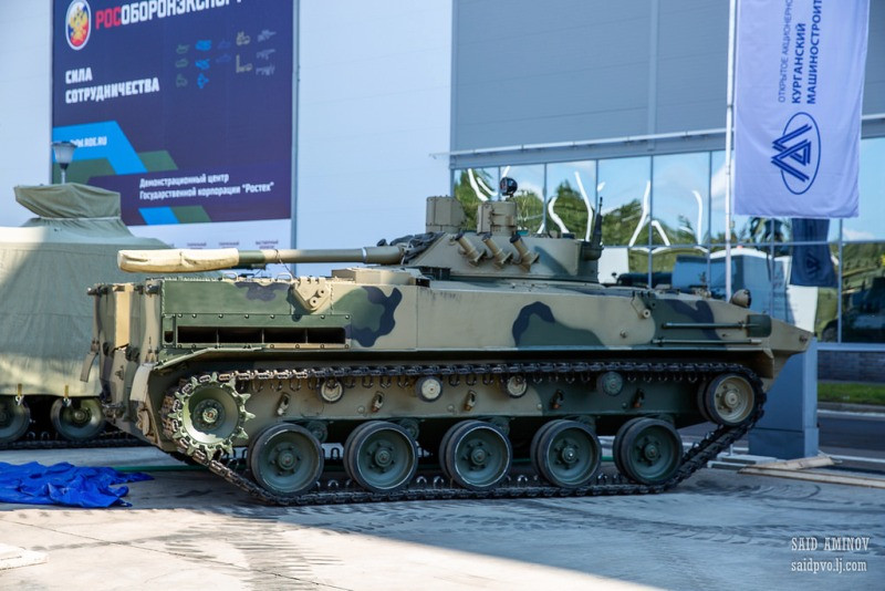 Xe chiến đấu bộ binh nhảy dù BMD-4M, phương tiện chiến đấu bọc thép độc đáo của lính dù Nga. Nó có thể thả bằng dù từ máy bay vận tải với ê kíp chiến đấu bên trong. Ảnh: Saidpvo.livejournal.