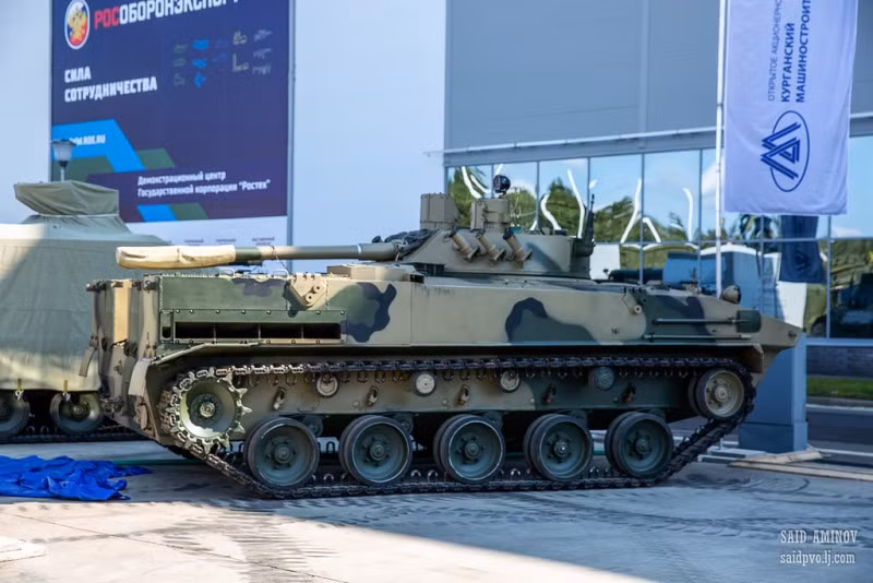 Xe chiến đấu bộ binh nhảy dù BMD-4M, phương tiện chiến đấu bọc thép độc đáo của lính dù Nga. Nó có thể thả bằng dù từ máy bay vận tải với ê kíp chiến đấu bên trong. Ảnh: Saidpvo.livejournal.