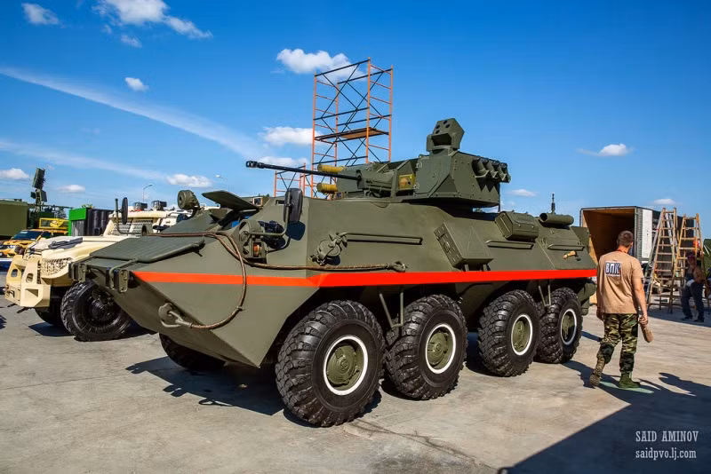 Xe thiết giáp chở quân BTR-87 năm nay xuất hiện với một tổ hợp vũ khí tự động hoàn toàn mới . Ảnh: Saidpvo.livejournal.