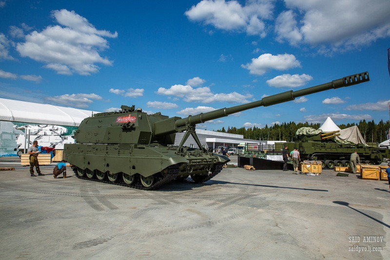 Pháo tự hành 2S35 Koalitsiya-SV, một trong những phương tiện chiến đấu bọc thép mới nhất của Nga. 2S35 có tầm bắn lên đến 70 km với đạn tăng tầm. Ảnh: Saidpvo.livejournal.