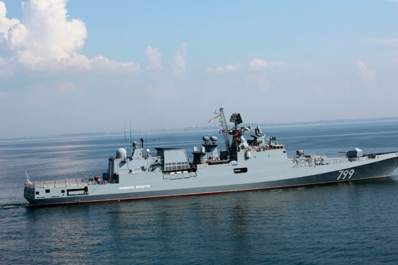 Lực lượng đổ bộ lên bờ được hộ tống bởi các tàu hộ vệ tên lửa. Những tàu chiến này sẽ cung cấp hỏa lực từ xa, dọn đường cho cuộc đổ bộ. Ảnh: Bộ Quốc phòng Nga.