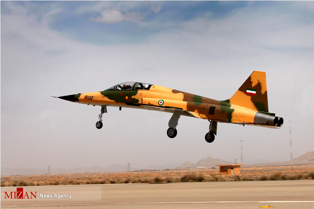  Tiêm kích Kowsar đã có chuyến bay thử nghiệm trước thềm chương trình Ngày Công nghiệp Quốc phòng Quốc gia Iran từ năm 2018. Theo hãng tin Mehr, Kowsar hoạt động rất tốt cho nhiệm vụ hỗ trợ hỏa lực đường không tầm ngắn. Ảnh: Mizan News Agency.