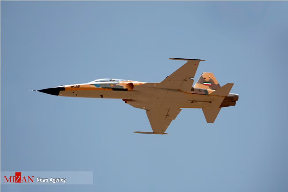 Các chuyên gia hầu như không tìm ra điểm khác biệt rõ ràng nào giữa Kowsar và F-5. Chúng giống nhau như đúc. Thông số kỹ thuật của Kowsar chưa được công bố, nhưng giới phân tích cho rằng nó tương đương với F-5. Ảnh: Mizan News Agency.