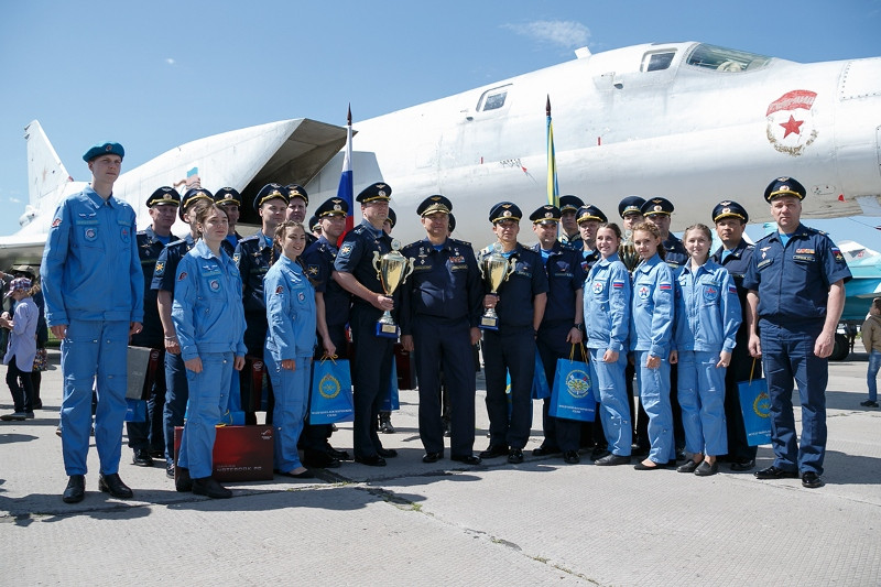 Đội máy bay ném bom tầm xa Su-22M3 đoạt cup dành cho phân khúc không quân ném bom tầm xa. Ảnh: Bộ Quốc phòng Nga.