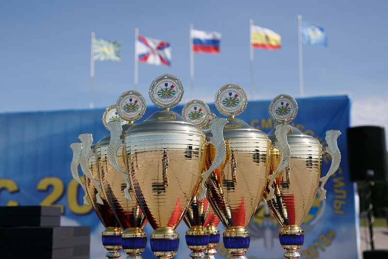 Những chiếc cup danh giá dành cho người thắng cuộc. Ảnh: Bộ Quốc phòng Nga.