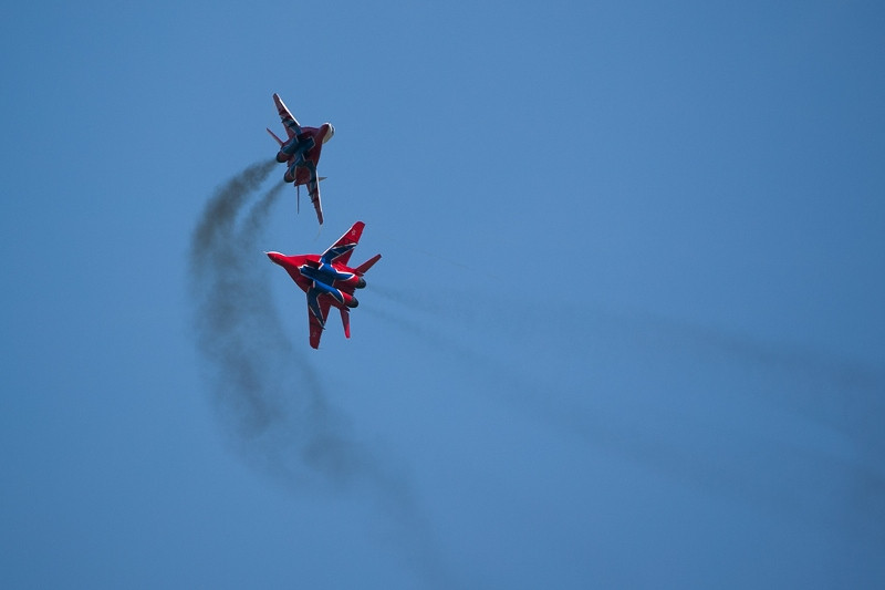 Các phi công phải phối hợp chặt chẽ với nhau để vượt qua thử thách. Ảnh: Bộ Quốc phòng Nga.