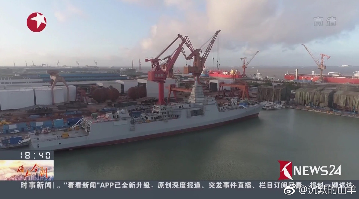 Tuy nhiên, các chuyên gia phương Tây đã chỉ ra lỗi trong thiết kế của Type-055 là ăng ten của radar chính bố trí quá thấp dẫn đến tàu khó phát hiện các mục tiêu ở cự ly gần, các mục tiêu đường không bay thấp. Ảnh: News24.