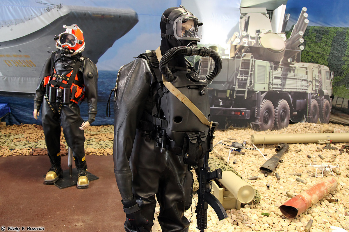 Bộ đồ lặn dùng cho lính đặc nhiệm người nhái. Nhìn những trang bị này có thể thấy bên cạnh nhiệm vụ tác chiến trên bờ, đặc nhiệm Nga còn hoạt động cả dưới nước nhất là để bảo vệ các căn cứ hải quân của nước này ở Syria. Ảnh: Vitaly V.Kuzmin.