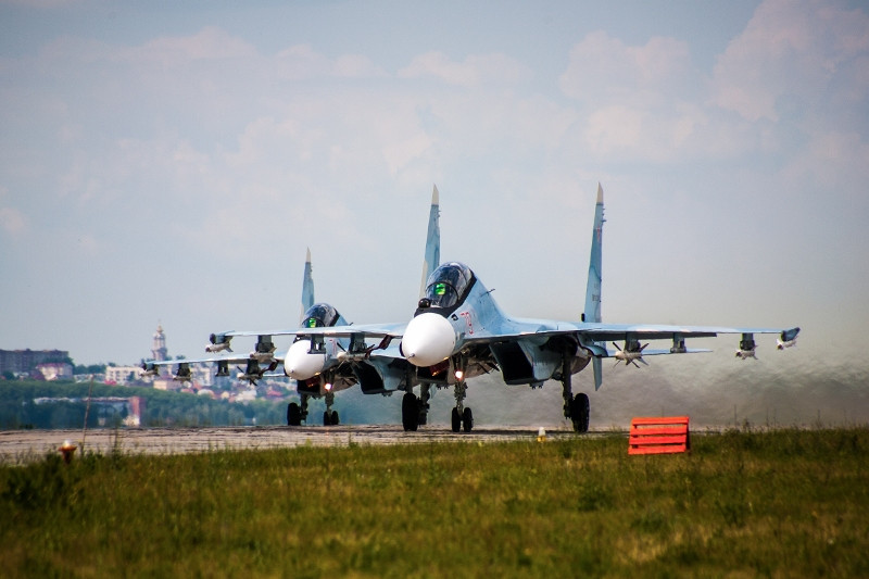 Những chiếc Su-30SM của Nga thường bay tuần tra chiến đấu theo biên đội 2 chiếc để hỗ trợ cho nhau. Ảnh: Bộ Quốc phòng Nga.