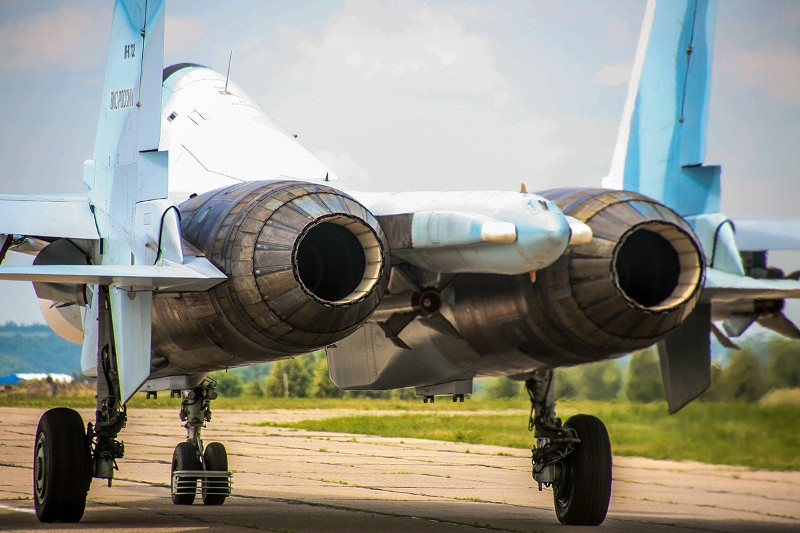 Su-30SM chạy đà chuẩn bị cất cánh. Đây là một trong những tiêm kích thế hệ 4++ hàng đầu thế giới, có thể thực hiện nhiều nhiệm vụ cùng lúc. Ảnh: Bộ Quốc phòng Nga.