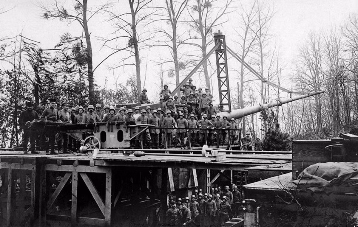 Dù khá vĩ đại nhưng Paris gun có tốc độ cực chậm và có độ chính xác không cao và dần chết yểu vào cuối cuộc chiến. Dù vậy Đức vẫn là quốc gia sở hữu dàn pháo "khủng" nhất châu Âu trong giai đoạn này. Nguồn ảnh: Twitt.
