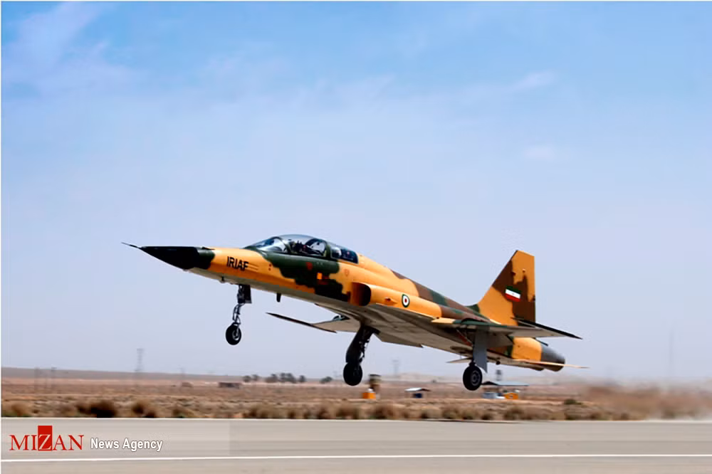 Dựa vào hình ảnh của Kowsar do Iran công bố, không khó để nhận ra chiến đấu cơ này giống hệt tiêm kích F-5 Tiger do Mỹ chế tạo. Iran từng mua khoảng 150 chiếc F-5 trong những năm 1970, trước khi diễn ra Cách mạng Iran. Ảnh: Mizan News Agency.