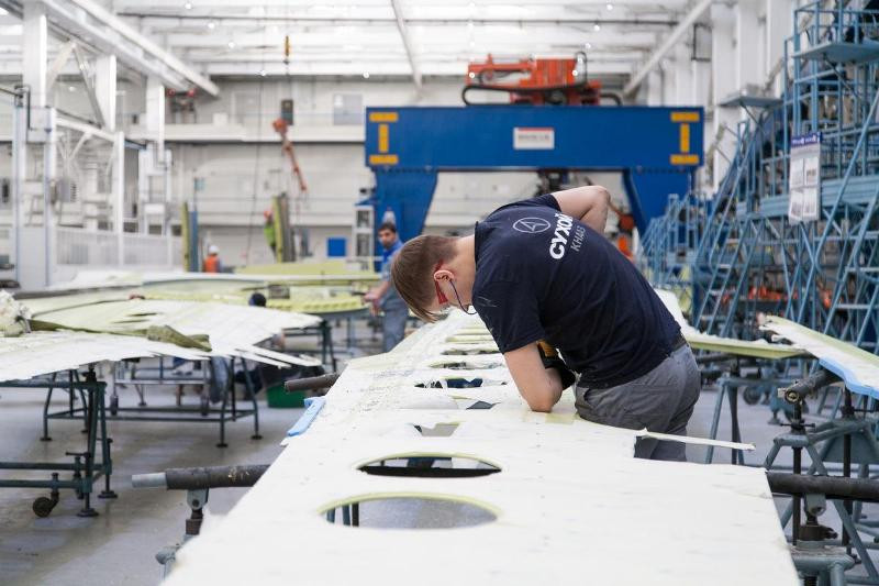 Ngày nay, nhà máy đang sản xuất và lắp ráp Su-27SM/SKM, tiêm kích đa nhiệm Su-30MK2, máy bay chiến đấu trên hạm Su-33 và Su-27KUB những dòng tiêm kích khá quen thuộc với Việt Nam. Ảnh: Altyn73.livejournal.com.