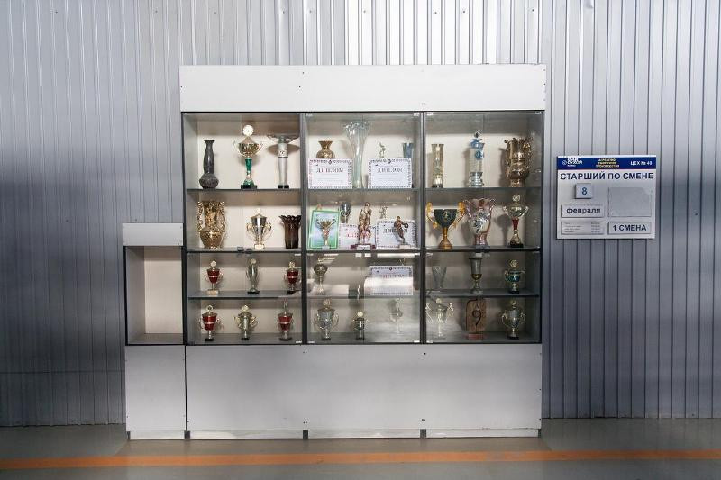 Các giải thưởng lớn trong nước và quốc tế mà nhà máy đạt được. Đây là một sự ghi nhận công lao của nhà máy đối với công nghiệp hàng không Nga nói riêng và thế giới nói chung. Ảnh: Altyn73.livejournal.com.