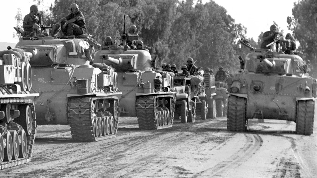 Xe tăng M4 Sherman của Israel xông lên chiếm lĩnh trận địa. Ảnh: Wikipedia. Xe tăng M4 Sherman của Israel xông lên chiếm lĩnh trận địa. Ảnh: Wikipedia.